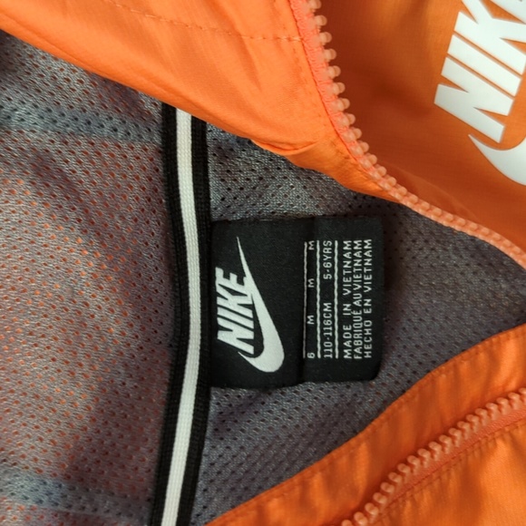 Nike Size 6 windbreaker - Picture 2 of 4